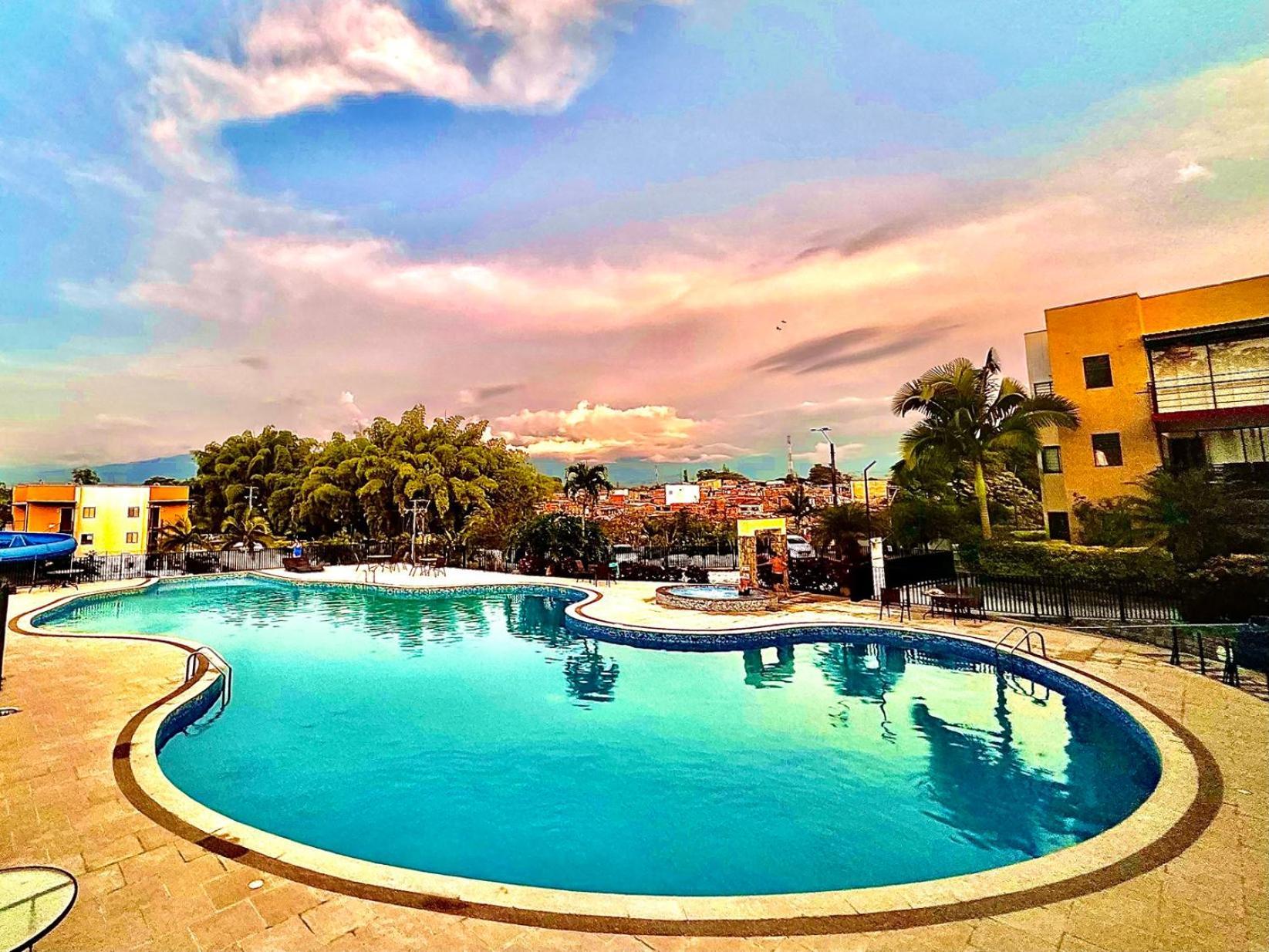 Apartamento Privado Vacacional A 5M Del Aeropuerto, 20 Minutos Del Parque Del Cafe Y Centro De Armenia Con 4 Piscinas, 3 Jacuzzi, Sauna By Molca Xperiences 2H Exteriör bild